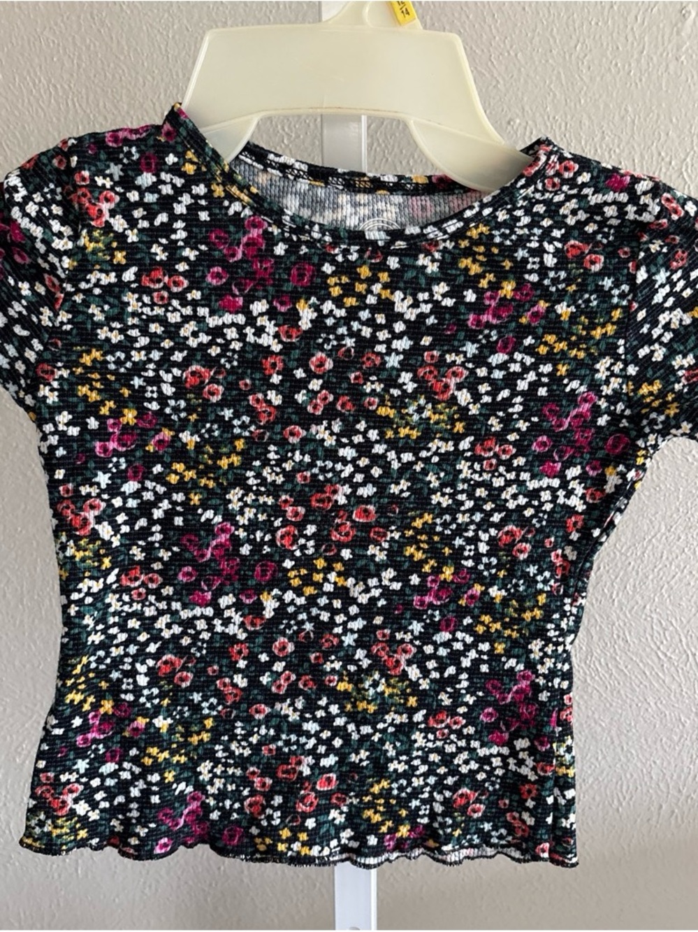 Childs Small 6-7 Black Floral Short Sleeve Top - Multi-Color